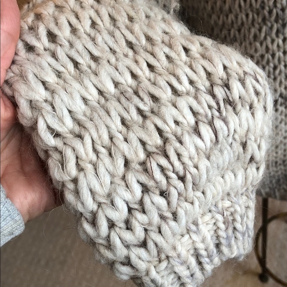 Size large elsmanda sweater - Picture 3 of 5